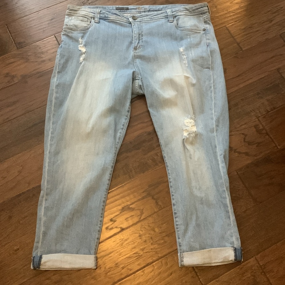NWOT.  Light wash slouchy boyfriend cut distressed jeans with rolled cuffs. - Picture 8 of 15